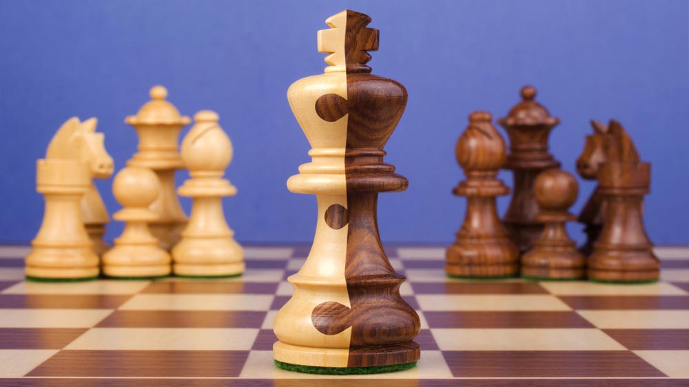 Chess pieces with king of both colors